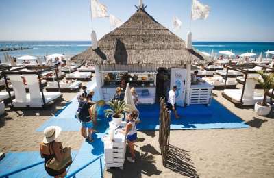 Illegal bars and kiosks on Costa Adeje beaches face fines or closure