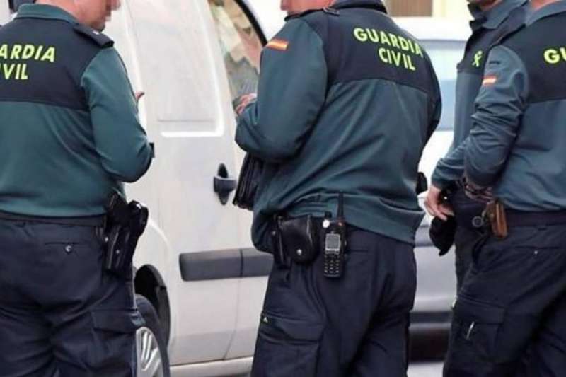 Man arrested with over 1,000g of cocaine and €30,000 hidden in vehicle