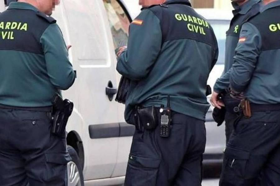 Man arrested with over 1,000g of cocaine and €30,000 hidden in vehicle