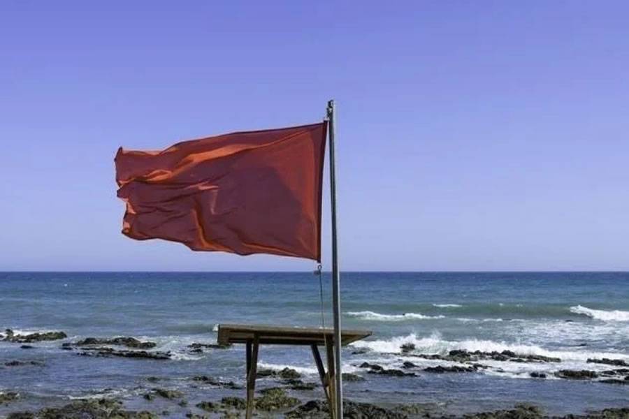 Swimming banned at three more beaches in Tenerife 