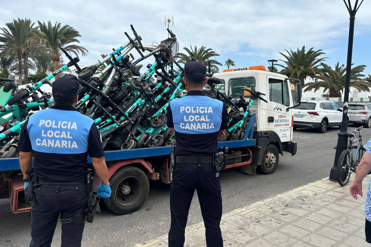 Police confiscate 242 scooters in Corralejo for illegally occupying public spaces