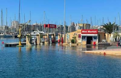 VIDEO: The Canary Islands feels the force of the highest tides of the year