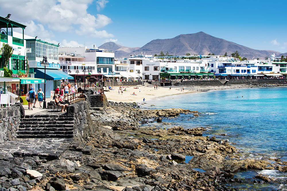 Weather forecast for next few days: Clear skies, light calima, and moderate winds