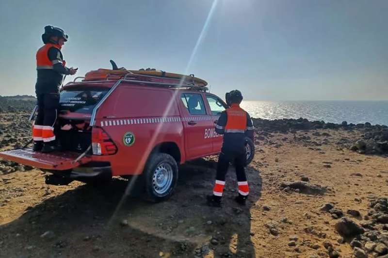 27-year-old woman treated after falling unconscious on rocks at Los Charcones