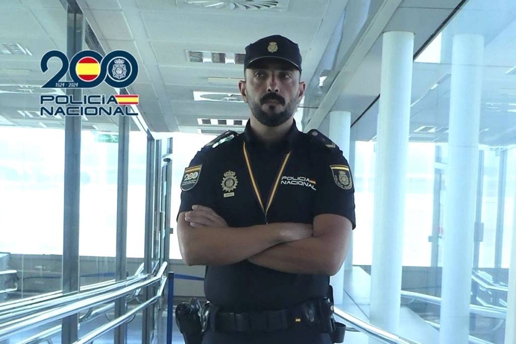 National Police Officer saves Irish passenger's life at Tenerife South Airport