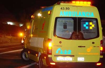 Man in critical condition after crashing into a traffic sign in the south of Tenerife