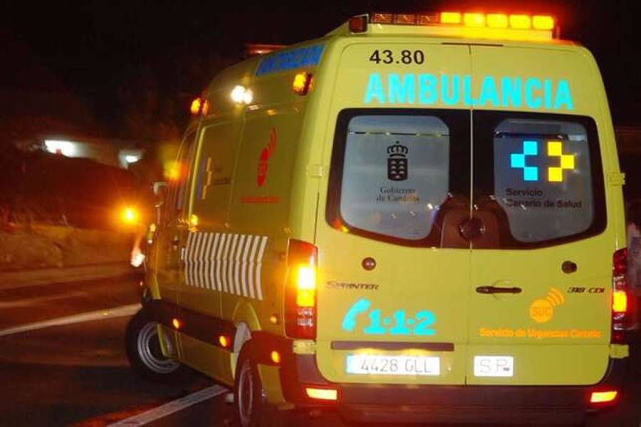 Man in critical condition after crashing into a traffic sign in the south of Tenerife