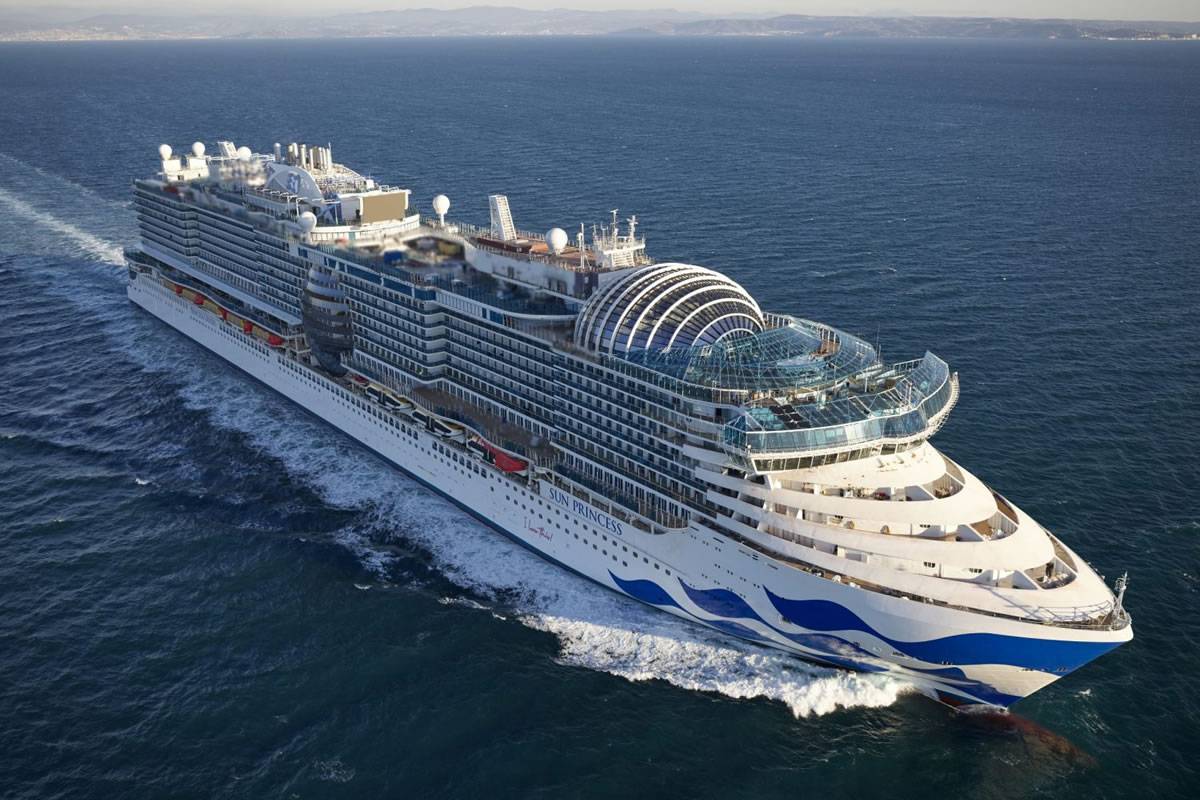 The ‘Giant of the Seas’ docks in Santa Cruz de Tenerife