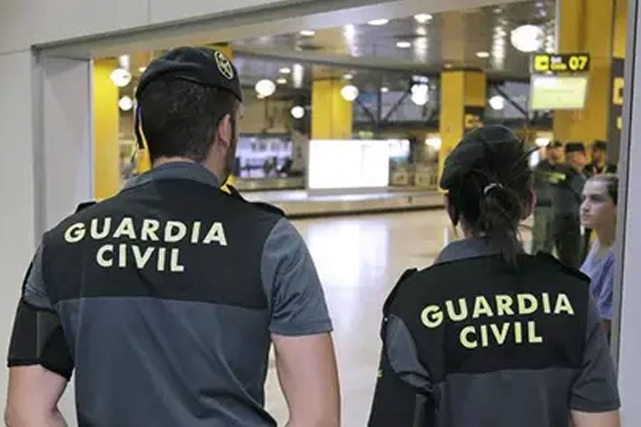 The Guardia Civil find illegal food products in a suitcase at Tenerife North Airport