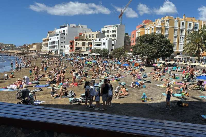Canary Islands sets record of 14 consecutive months with over a million foreign visitors