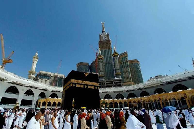 How to Perform Umrah on Budget? Tips From a Travel Agent