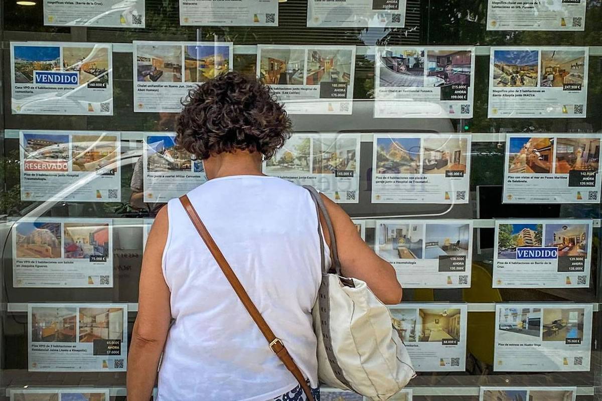 Canary Islands consider limiting home purchases to non-residents 
