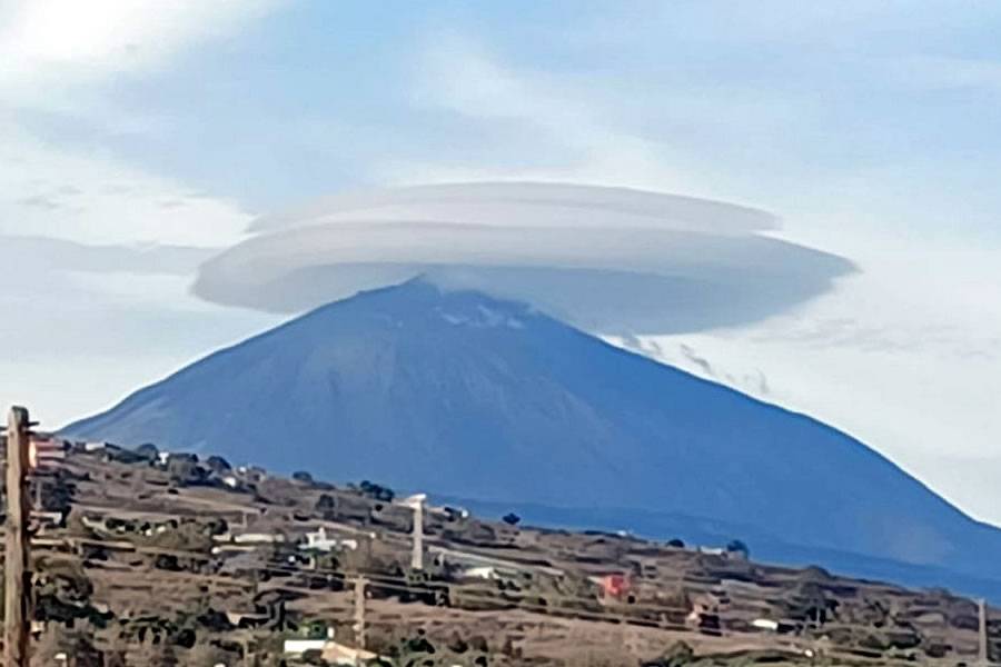 Mount Teide wearing her ‘hat’ means rain is on the way
