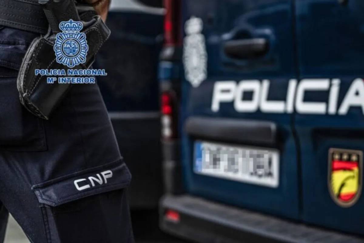 Three arrested after being caught in the act selling drugs in Playa Las Americas