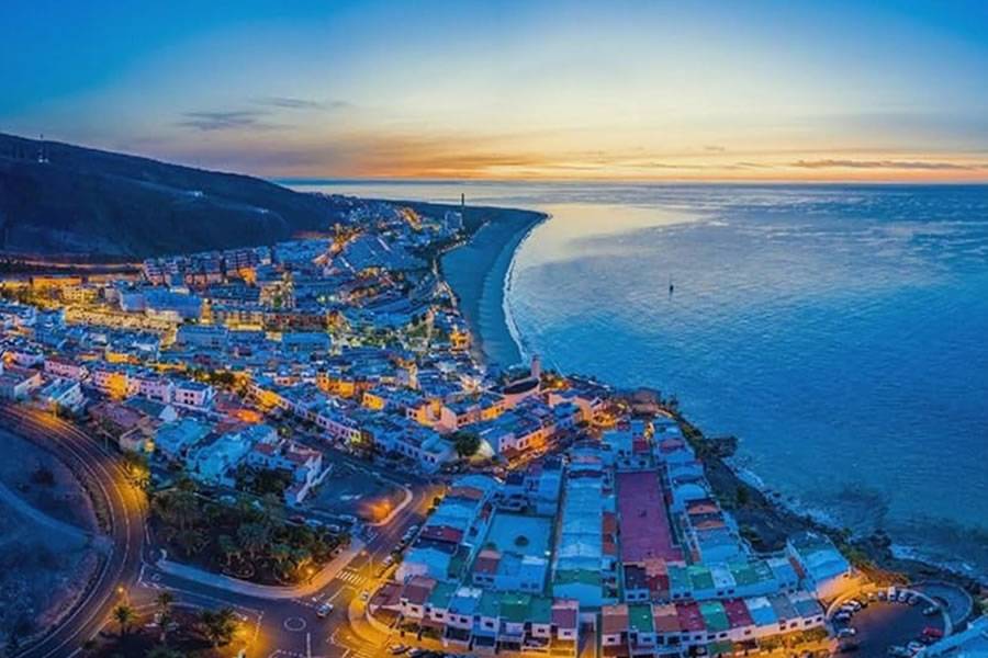 The ultimate Canary Islands casino travel package: Combining gaming with adventure