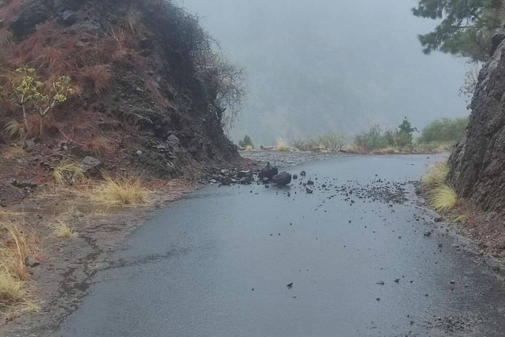 Rainstorms cause multiple incidents across Canary Islands: Alerts remain active