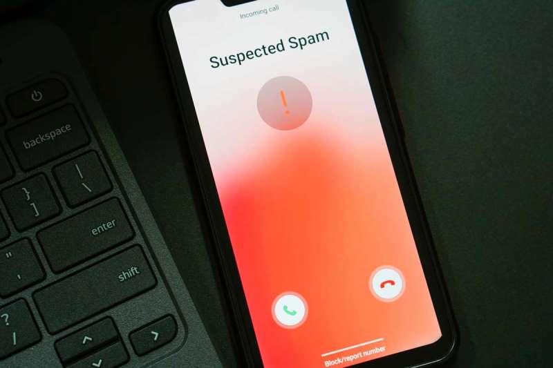WARNING: Vodafone alerts customers to scam calls using their name in the Canary Islands