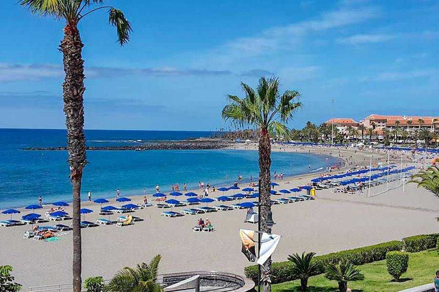 Arona Council fined €60,000 for not renewing licence with Costas for sunbeds on beaches