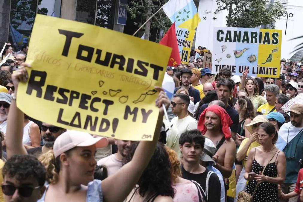 More mass-tourism protests this weekend across the Canary Islands