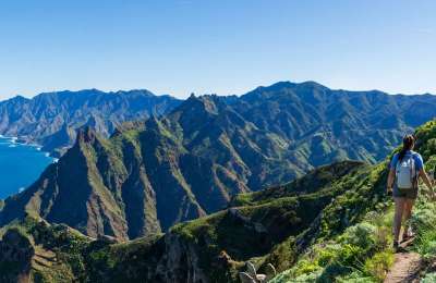 Managing coursework while travelling: Study tips for adventures