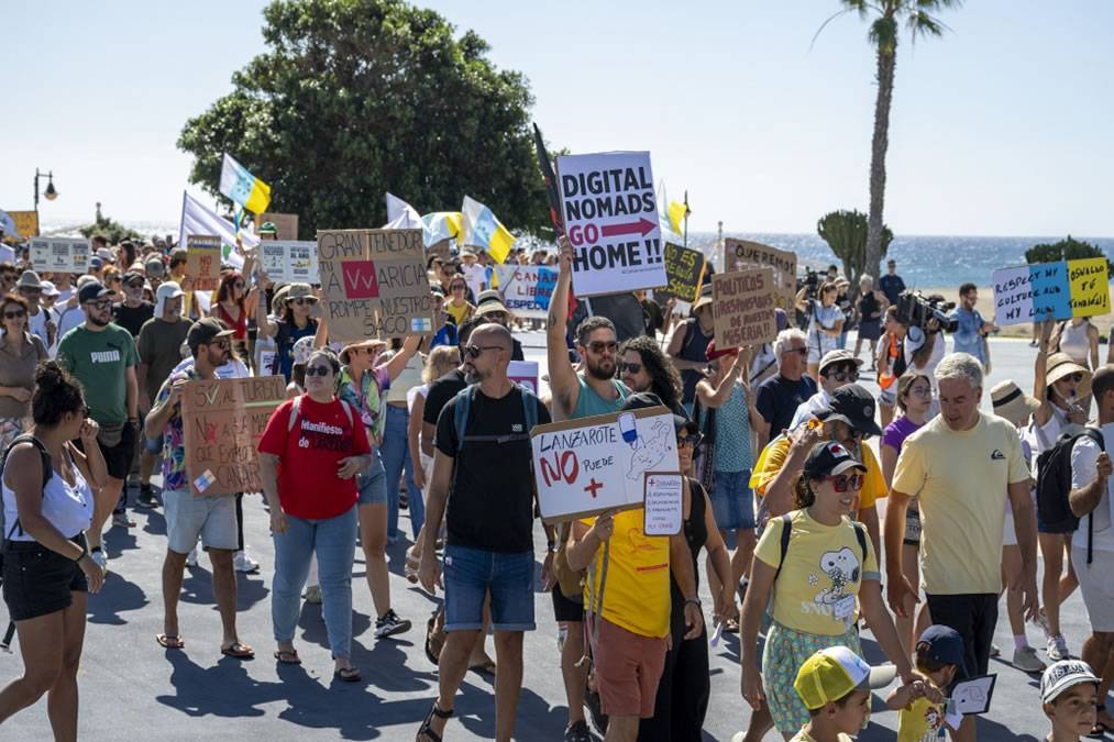 20-O Protests Lanzarote: Residents protest on the streets of Puerto del Carmen