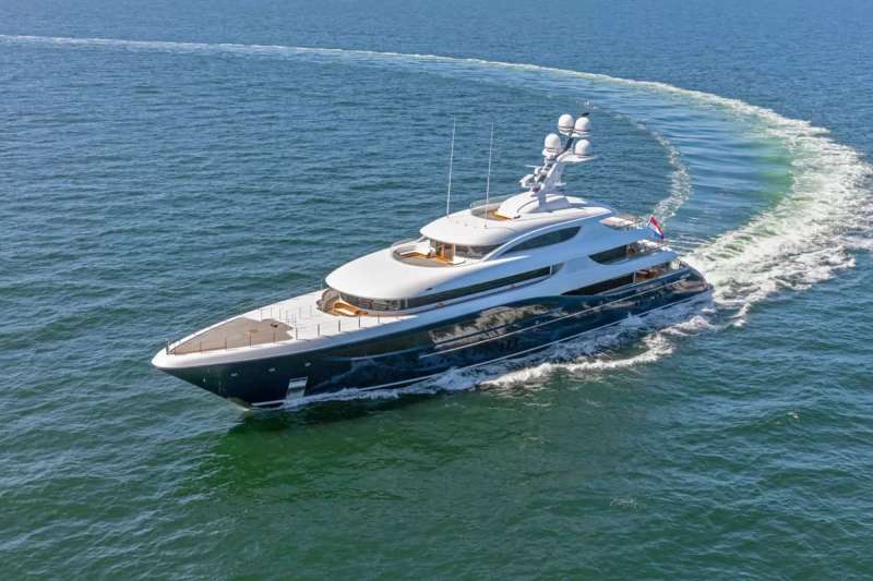 $120 million luxury yacht podium arrives at Santa Cruz Port