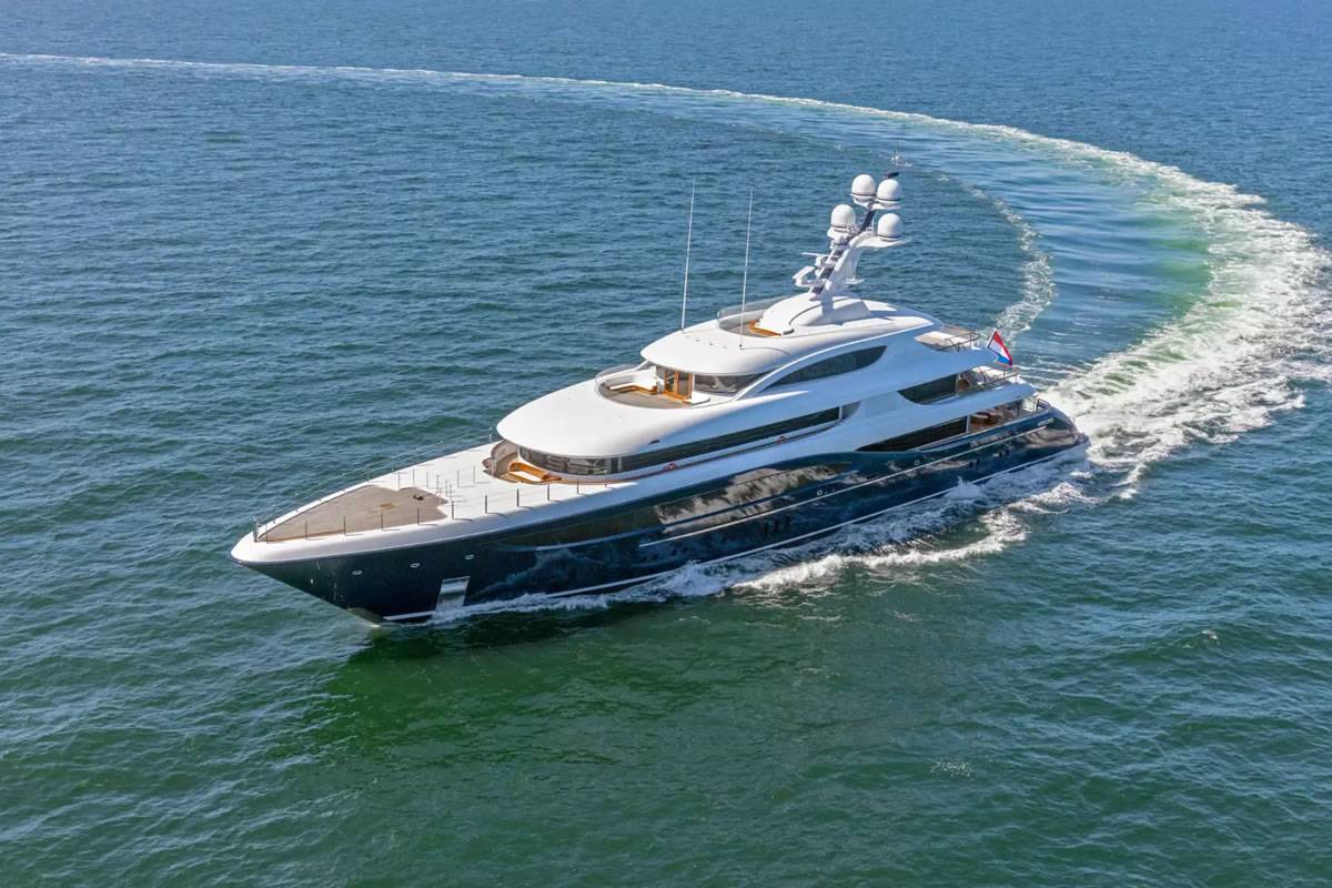 $120 million luxury yacht podium arrives at Santa Cruz Port