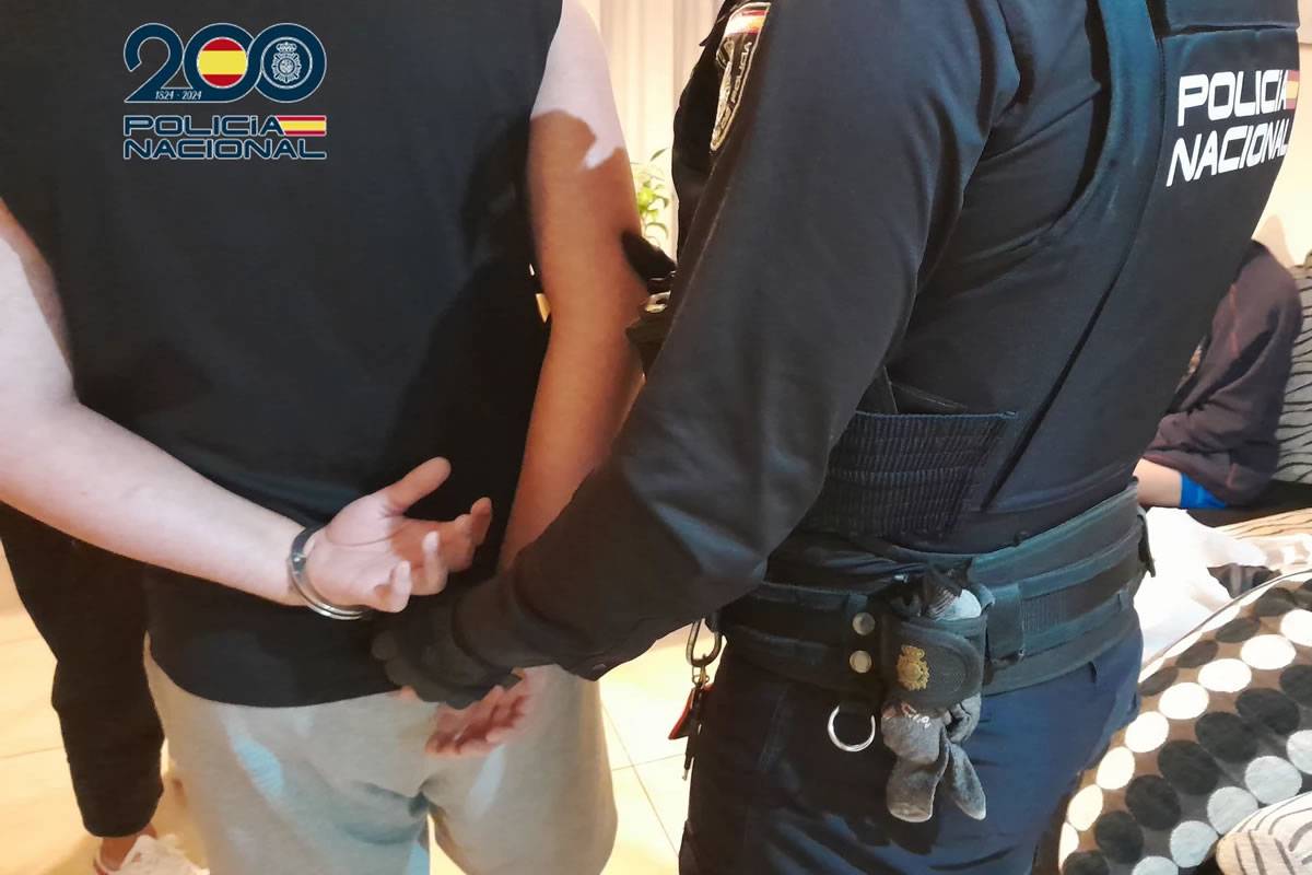Man arrested in south Tenerife for fraudulently registering 64 people at his home address