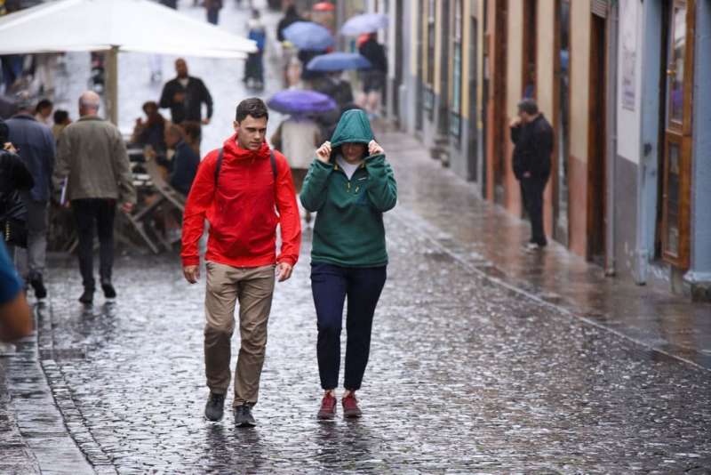 Weather stations report over 30 litres of rainfall in parts of Tenerife and Gran Canaria 