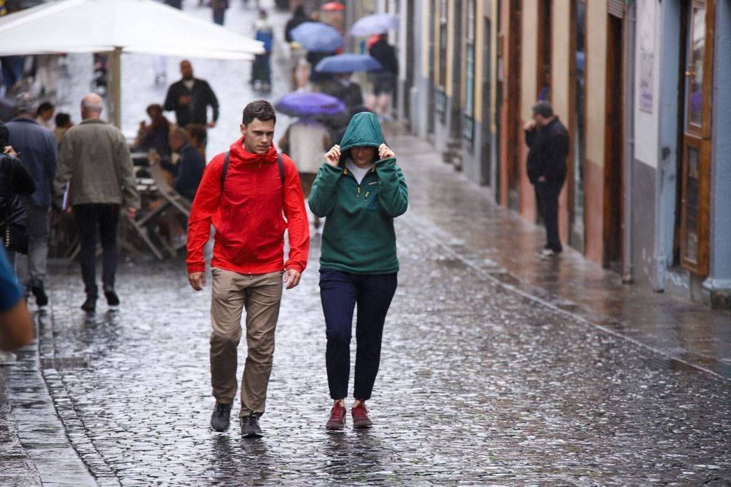 Weather stations report over 30 litres of rainfall in parts of Tenerife and Gran Canaria 