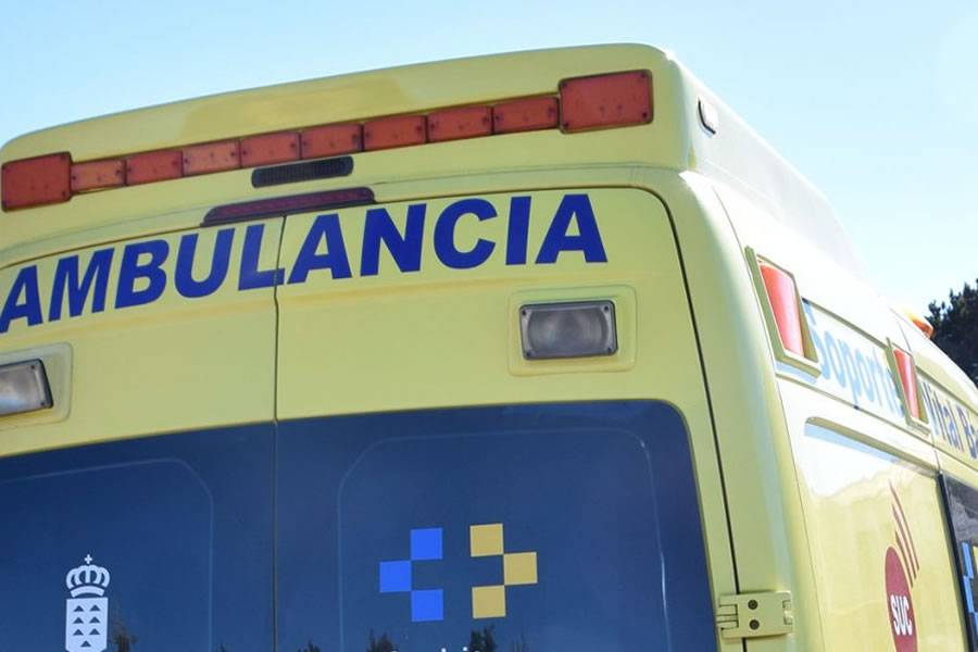 Man in serious condition after being rescued from the sea with signs of drowning 