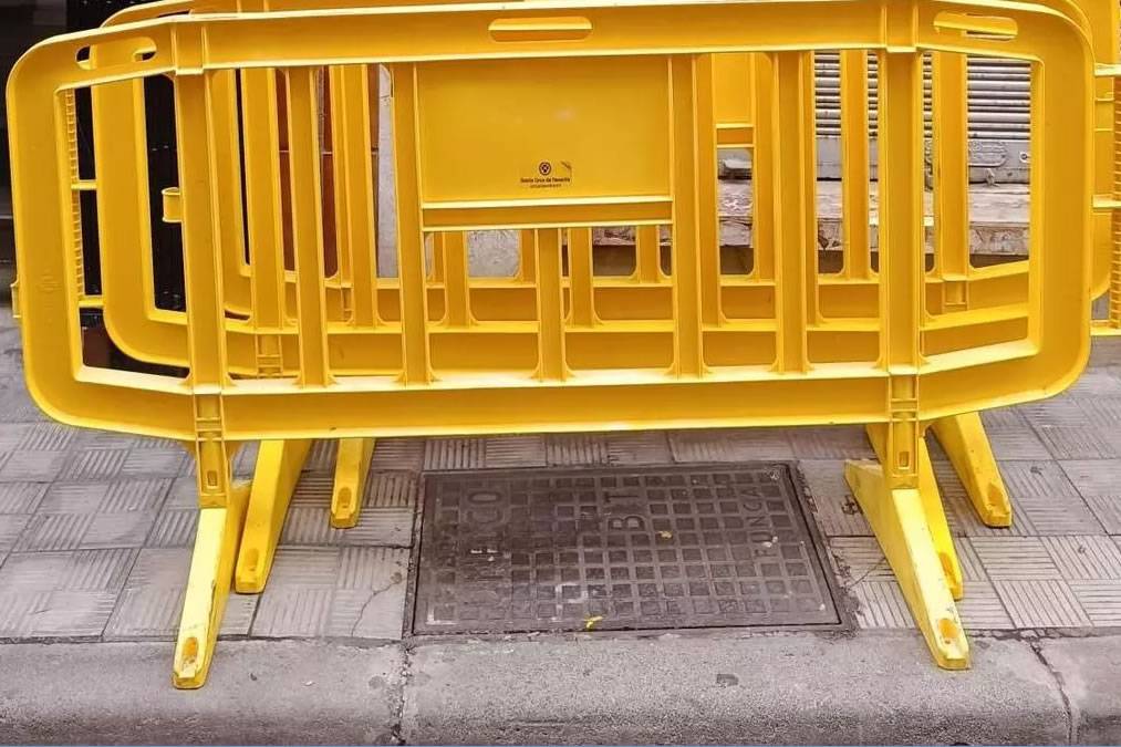 Dog dies after being electrocuted by a manhole cover in Tenerife