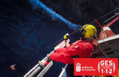 VIDEO: Helicopter rescues man from difficult-to-access beach area in Tenerife