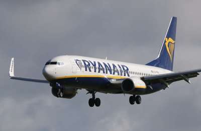 Priority landing after disruptive passenger urinates in the aisle of plane to Tenerife