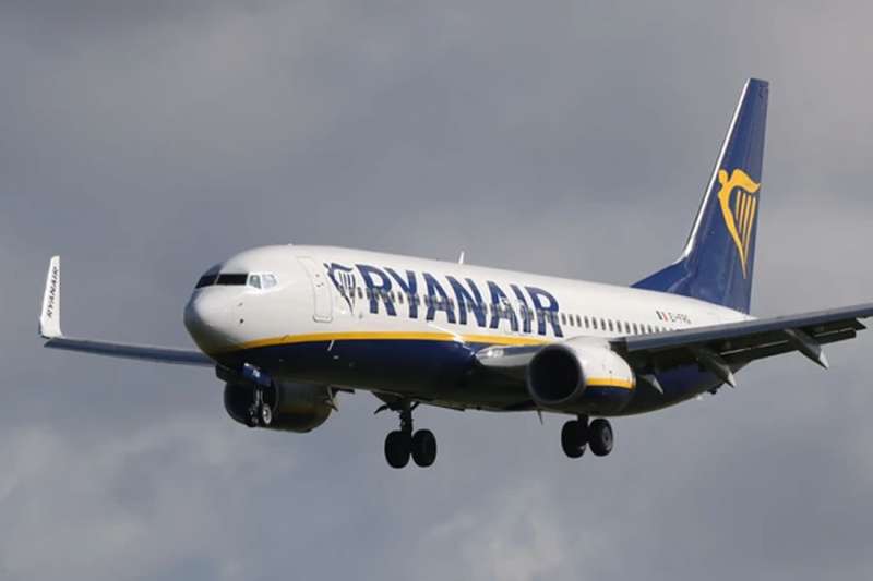 Priority landing after disruptive passenger urinates in the aisle of plane to Tenerife