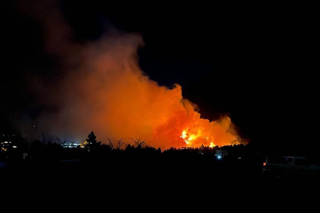 Wildfire in La Palma forces evacuation of 100 homes in El Paso