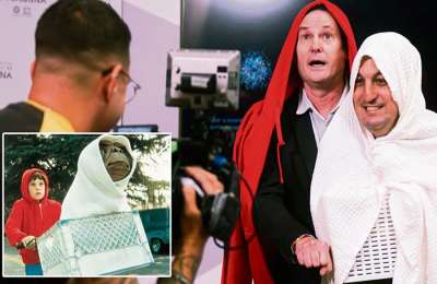 ‘Elliott’ recreates iconic E.T. moment 42 years later in Tenerife