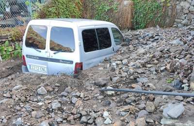 Heavy rains cause road closures, vehicle buried, and damage to three schools in Tenerife