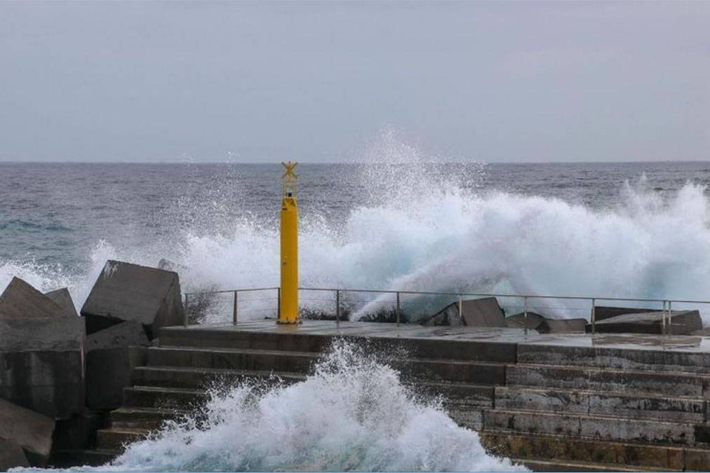 Pre-alert declared for dangerous coastal waters across the Canary Islands