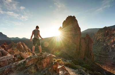 Nearly half of active tourism workers in the Canary Islands lack professional qualifications