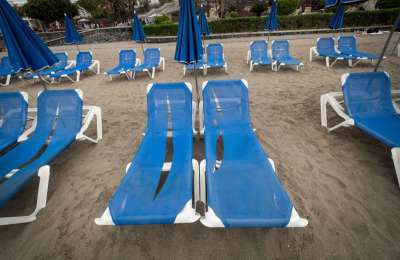 Video appears online of vandals slashing sunbeds in Los Cristianos