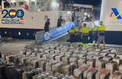 Ten crew members arrested on fishing boat carrying 3,300 kilos of cocaine near the Canaries 