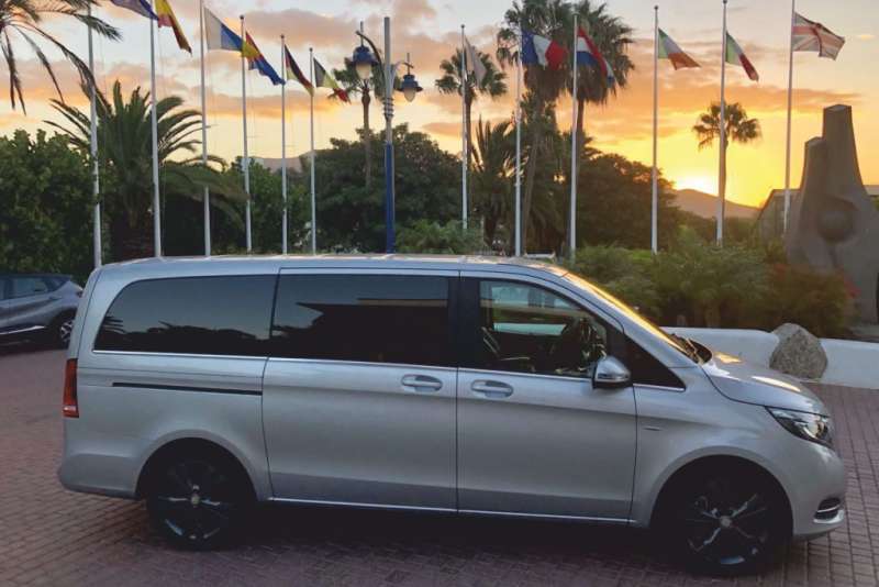 Canaries for business events: How to arrange bus rental and group travel on the islands