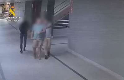 Two men arrested for violent robbery of tourist at Canary Islands shopping centre