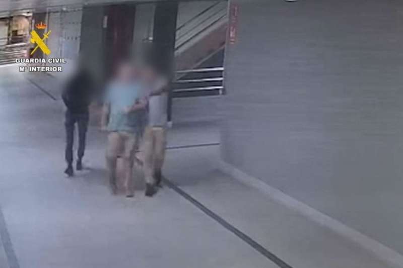 Two men arrested for violent robbery of tourist at Canary Islands shopping centre