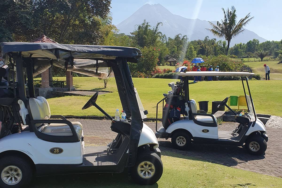 Two thieves arrested for impersonating golfers to rob players at south Tenerife golf course