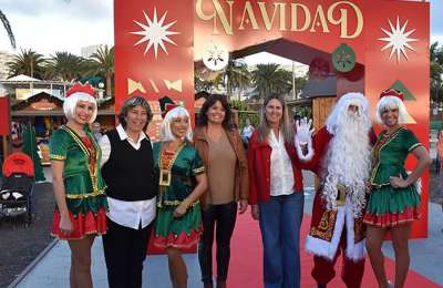 The magic of Christmas lights up the opening of Costa Teguise's Christmas Market