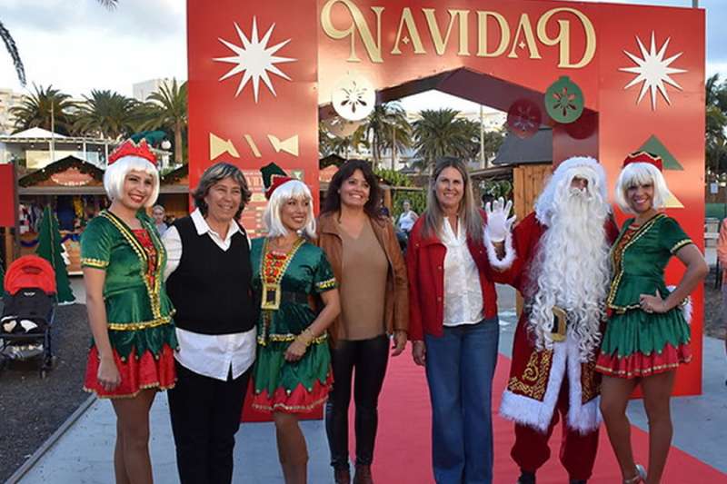 The magic of Christmas lights up the opening of Costa Teguise's Christmas Market