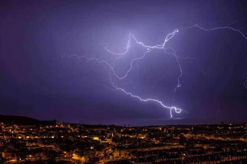 Over 1,000 lightning strikes hit the Canary Islands in just six hours