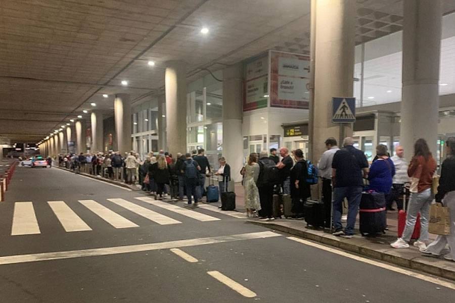 Taxi shortages in Lanzarote mirror issues in Tenerife and Gran Canaria airports